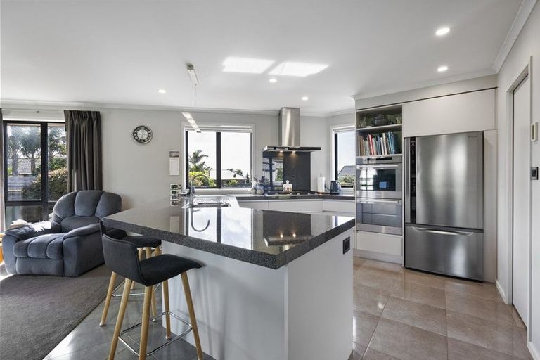 Photo of property in 9 Huetu Place, Bell Block, New Plymouth, 4312