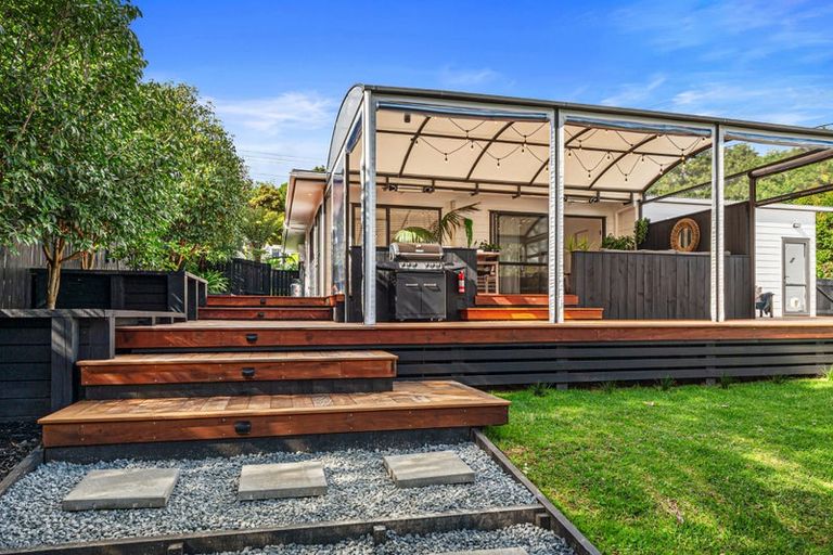 Photo of property in 51 Makiri Street, Helensville, 0800