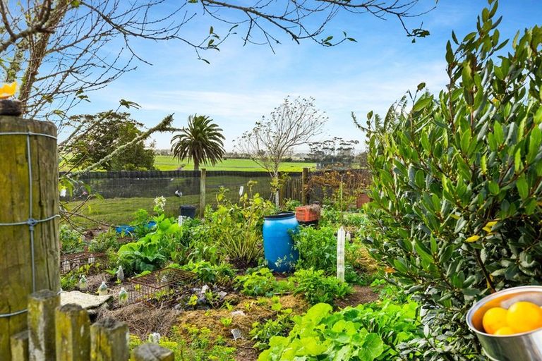 Photo of property in 70 Rimmer Road, Helensville, 0875