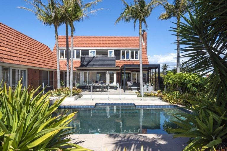 Photo of property in 14 Lynton Road, Bucklands Beach, Auckland, 2012