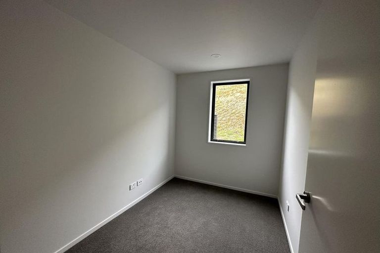 Photo of property in 35 Oakum Road, Whitby, Porirua, 5024