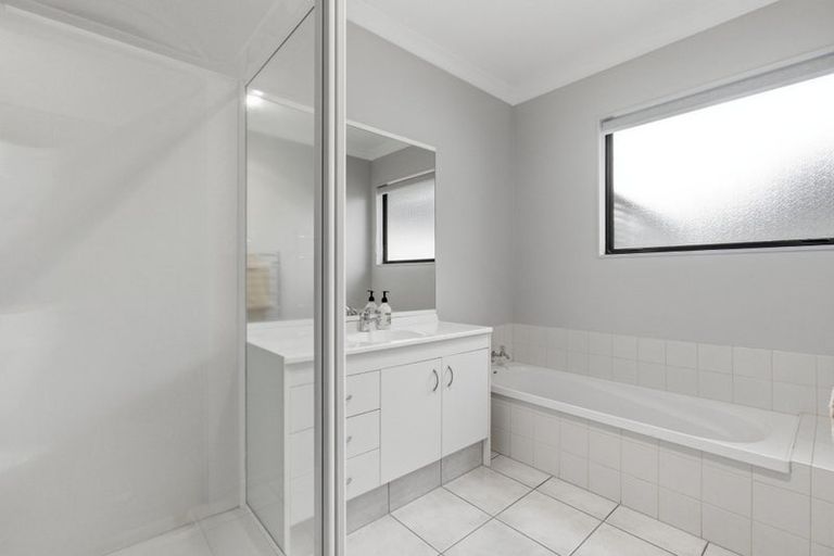 Photo of property in 21 Bateleur Close, Welcome Bay, Tauranga, 3112