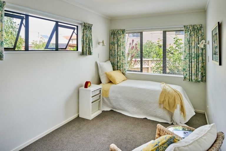 Photo of property in 105 Marine Parade, Eastbourne, Lower Hutt, 5013