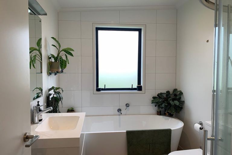 Photo of property in 2/28 Bayly Road, Moturoa, New Plymouth, 4310