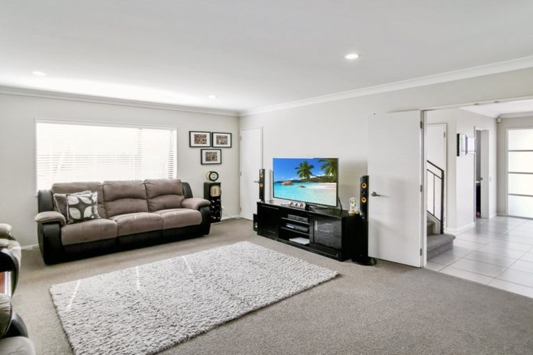 Photo of property in 21 Bellshill Close, Wattle Downs, Auckland, 2103