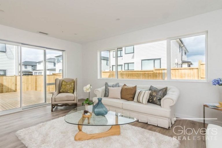 Photo of property in 17 Kearns Drive, Hobsonville, Auckland, 0616