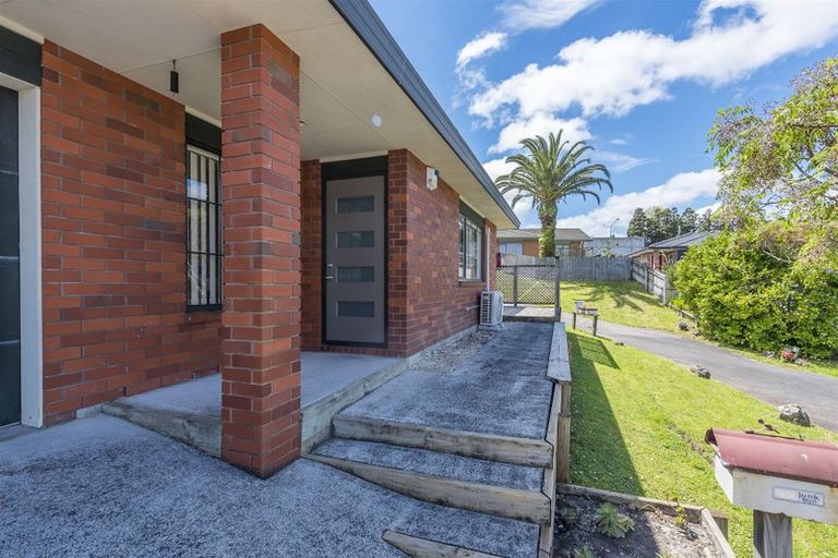Photo of property in 30 Ginders Drive, Massey, Auckland, 0614