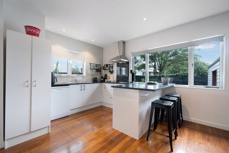 Photo of property in 2 Riserra Drive, Ranui, Auckland, 0612