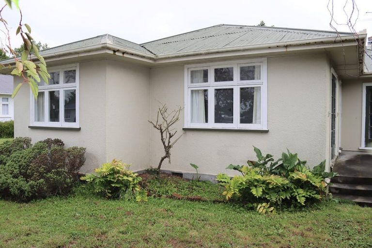 Photo of property in 27 Cambridge Terrace, Masterton, 5810