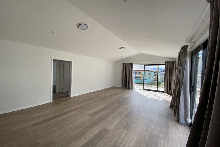 Photo of property in 21 Cheviot Street, Jacks Point, 9371
