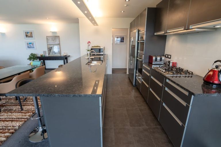 Photo of property in 11 Sovereign Point, Kaiwharawhara, Wellington, 6035