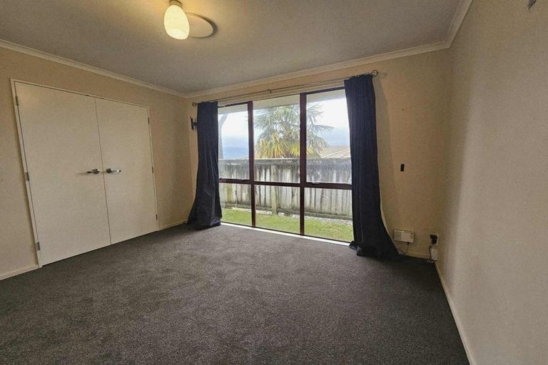 Photo of property in 37 Mcewen Crescent, Riverstone Terraces, Upper Hutt, 5018