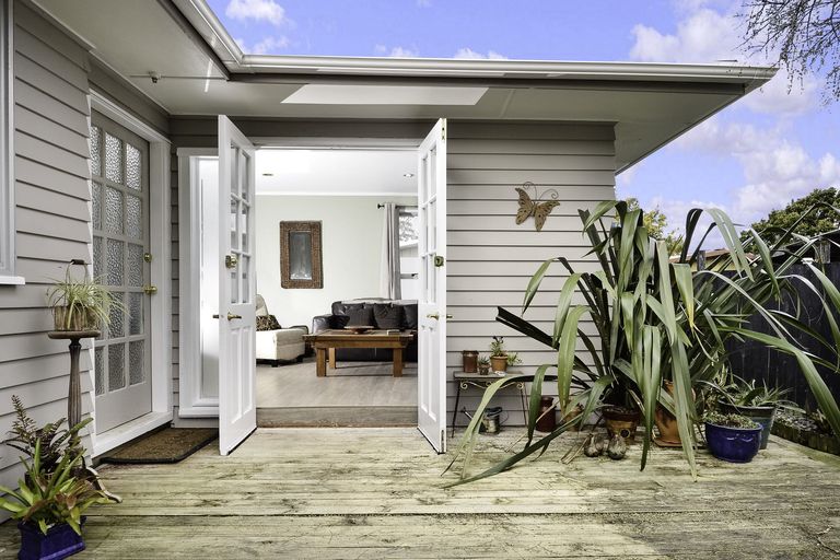 Photo of property in 49a Helena Street, Massey, Auckland, 0614