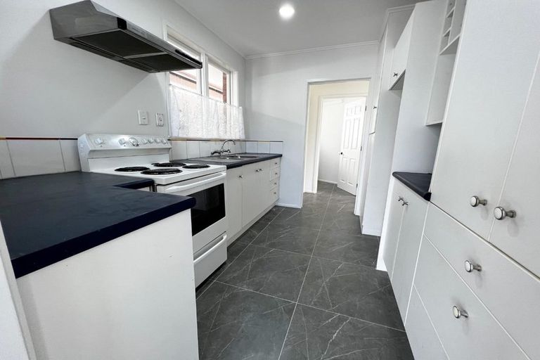 Photo of property in 2/2 Gretel Place, Hillcrest, Auckland, 0627