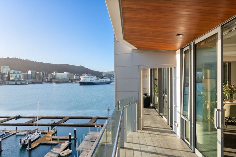 Photo of property in Clyde Quay Wharf, 3b/2 Clyde Quay Wharf, Te Aro, Wellington, 6011