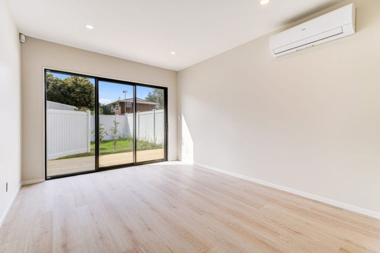 Photo of property in 40 Allington Road, Massey, Auckland, 0614