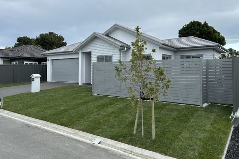 Photo of property in 17 George Yee Place, Taradale, 4112