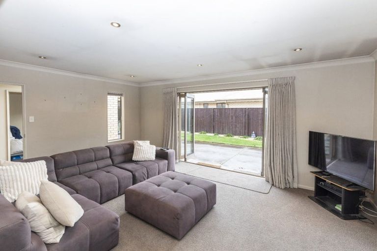 Photo of property in 15 Sovereign Gardens, Halswell, Christchurch, 8025