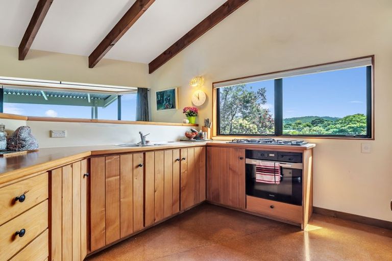 Photo of property in 117 Seaview Road, Piha, New Lynn, 0772