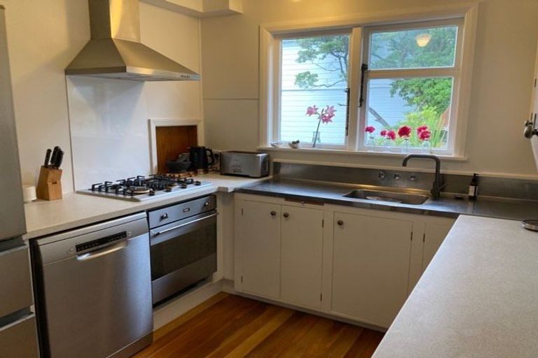 Photo of property in 85 Harbour View Road, Northland, Wellington, 6012