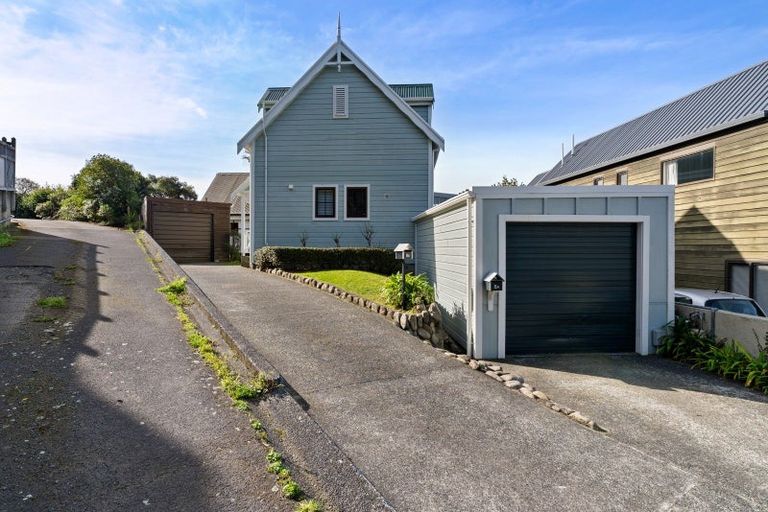 Photo of property in 8a Cassis Place, Crofton Downs, Wellington, 6035