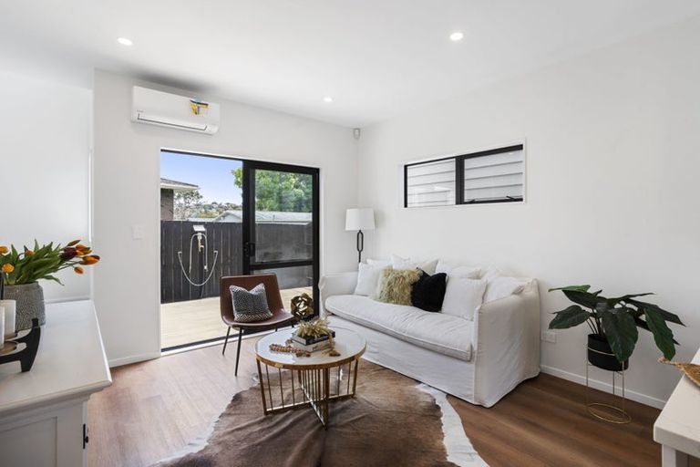 Photo of property in 21c Pipitea Place, Massey, Auckland, 0614