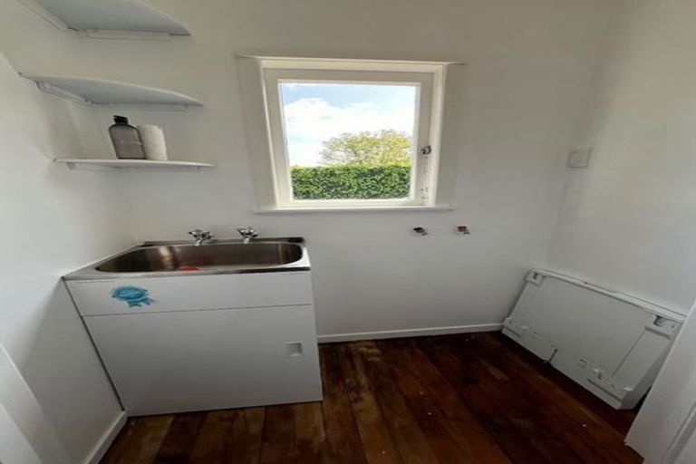 Photo of property in 1/24 Lancaster Road, Beach Haven, Auckland, 0626