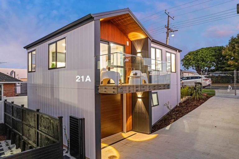 Photo of property in 21e Knights Road, Rothesay Bay, Auckland, 0630