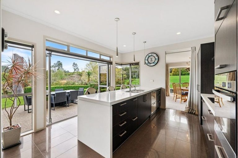 Photo of property in 175 Oraha Road, Kumeu, 0892