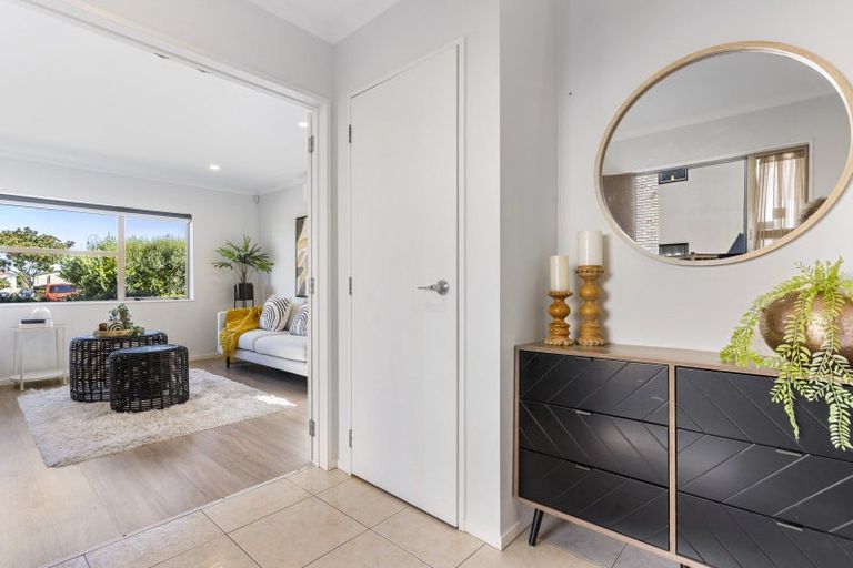 Photo of property in 26 Heidi Crescent, Flat Bush, Auckland, 2016