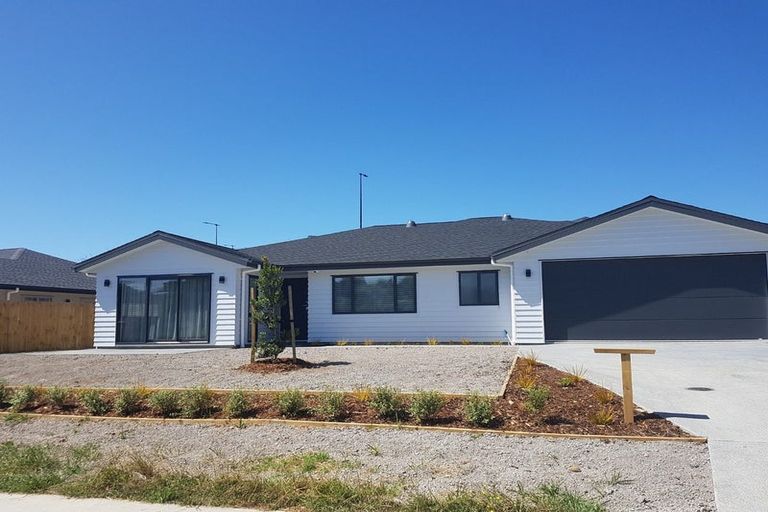 Photo of property in 115 Karepiro Drive, Stanmore Bay, Whangaparaoa, 0932