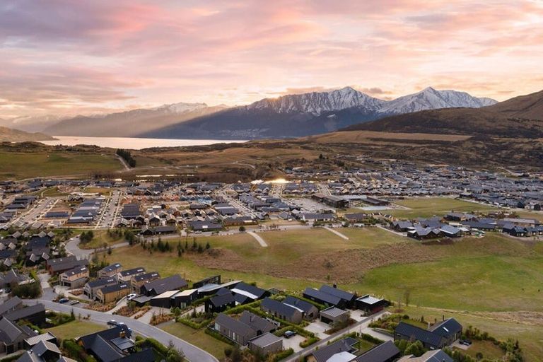Photo of property in 1 Wanderer Lane, Jacks Point, Queenstown, 9371