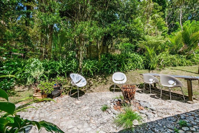 Photo of property in 30 Kopiko Road, Titirangi, Auckland, 0604