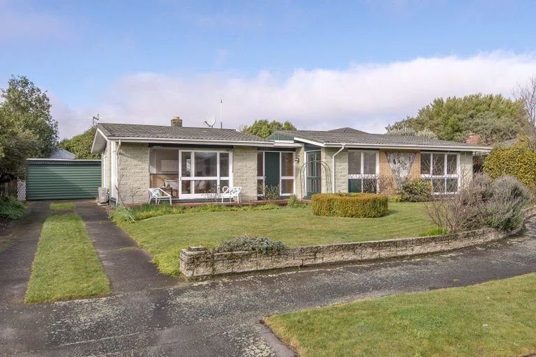 Photo of property in 15 Ostend Place, Avonhead, Christchurch, 8042