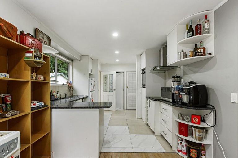 Photo of property in 11 Kilcar Place, Massey, Auckland, 0614