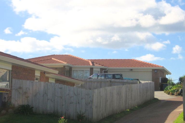 Photo of property in 27 Gendo Avenue, Henderson, Auckland, 0612