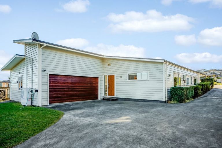 Photo of property in 21 Tasman Close, Aotea, Porirua, 5024