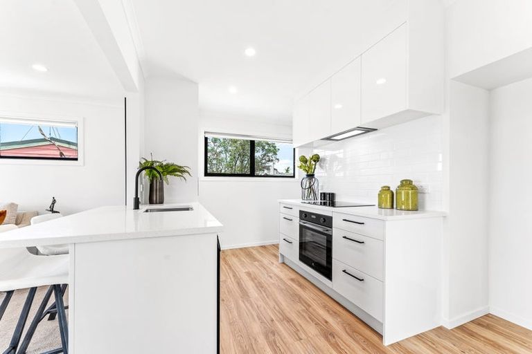 Photo of property in 23 Melandra Road, Stanmore Bay, Whangaparaoa, 0932