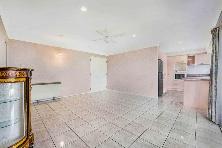 Photo of property in 2 Oakwood Place, Pukekohe, 2120