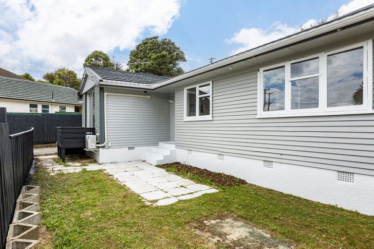 Photo of property in 40 Cornwall Crescent, Cannons Creek, Porirua, 5024