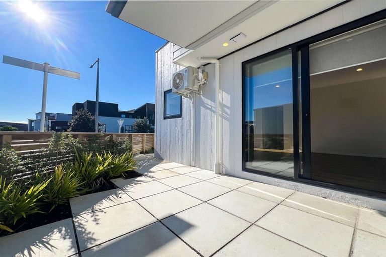 Photo of property in 21 Tahingamanu Road, Hobsonville, Auckland, 0616