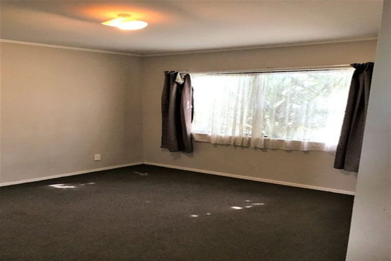 Photo of property in 4 Dungarvon Place, Clendon Park, Auckland, 2103