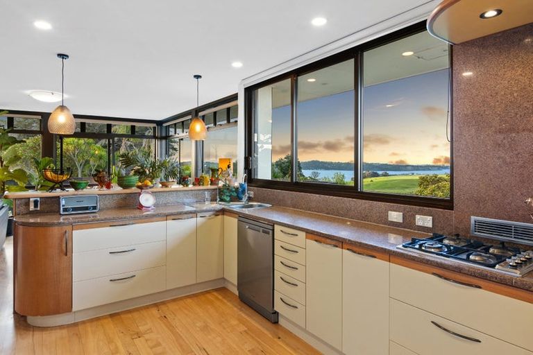 Photo of property in 181 Vaughans Road, Okura, Auckland, 0792