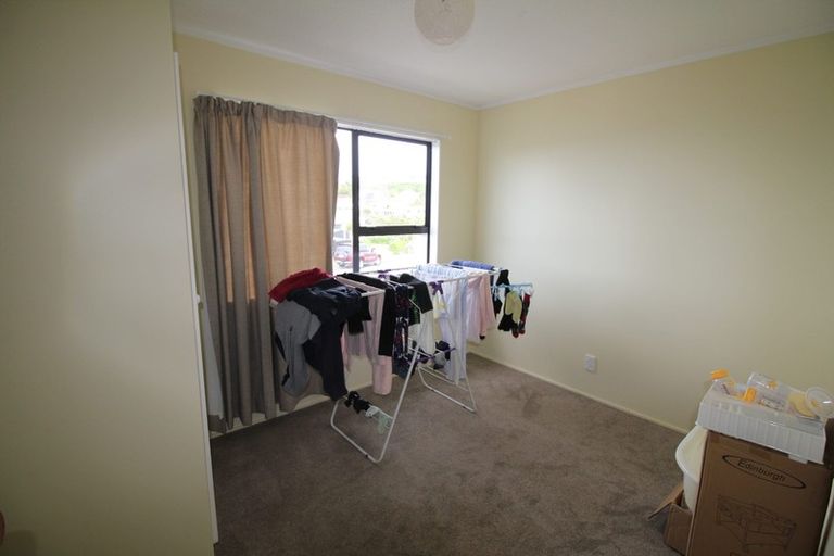 Photo of property in 43a Sunhaven Drive, Newlands, Wellington, 6037