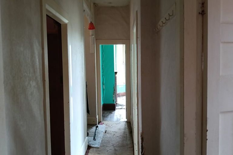 Photo of property in 28 Highbury Road, Highbury, Wellington, 6012