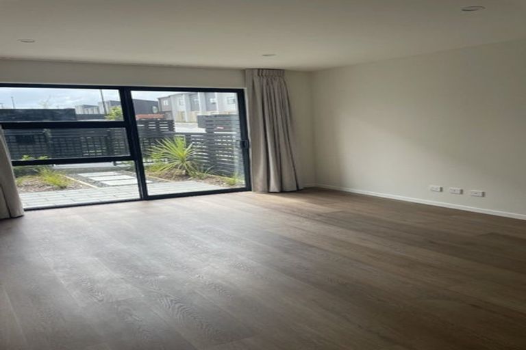 Photo of property in 9/25 Jabuka Street, Glen Eden, 0602