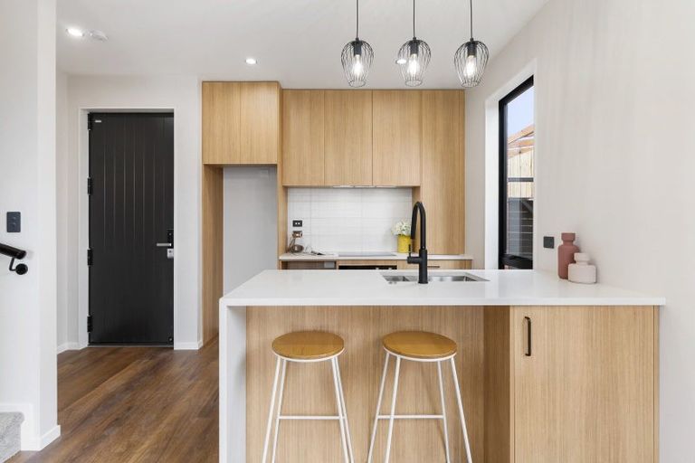 Photo of property in 121a Reeves Road, Pakuranga Heights, Auckland, 2010