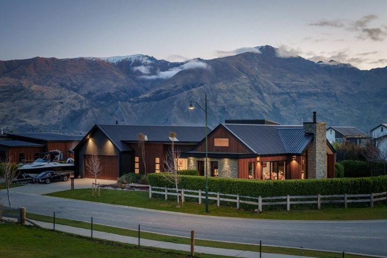 Photo of property in 5 Bull Ridge, Wanaka, 9305