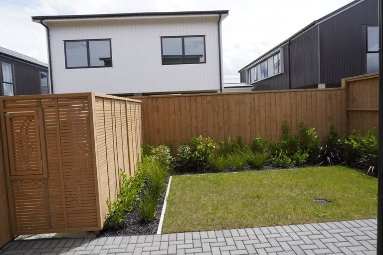 Photo of property in 16 Wai Place, Westgate, Auckland, 0614