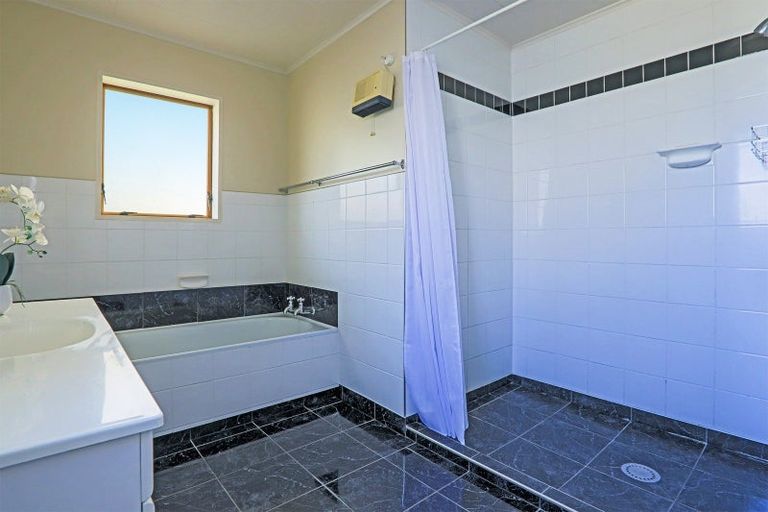 Photo of property in 23 Avondale Road, Taradale, Napier, 4112